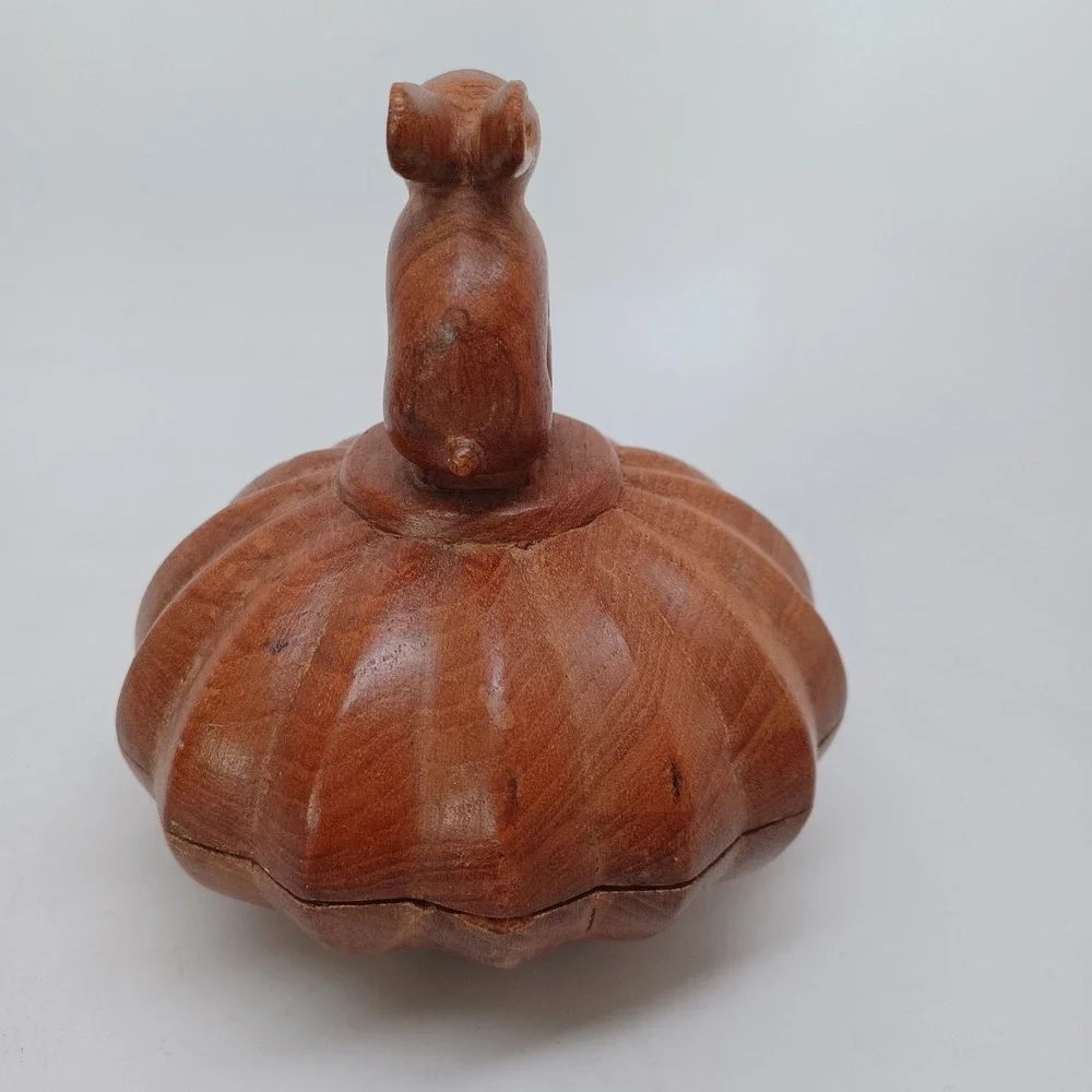 Hand Carved Wooden Rabbit Trinket Box Fluted Pumpkin‎ Shape Folk Art Bunny Decor